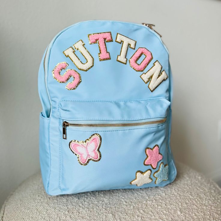 Super cute lightweight nylon backpacks! These can be worn as is or personalized with patches of your choice! These make great travel bags or back to school backpacks! Can get matching zipper bag or pencil case in other listings! COLORS: baby pink, baby blue, purple, mint, and navy Dimensions: 15 by 11 by 5 in Select number of patches and in the personalization section please be specific about what you want and placement! This bag can fit 5-6 letters across and can have other fun patches spread a Bag Patches Ideas, Preppy Backpacks For School, Stoney Clover Backpack, Cute School Backpacks, Backpack With Patches, Pink Bookbag, Guitar Strap Bag, Patch Backpack, Preppy Backpack