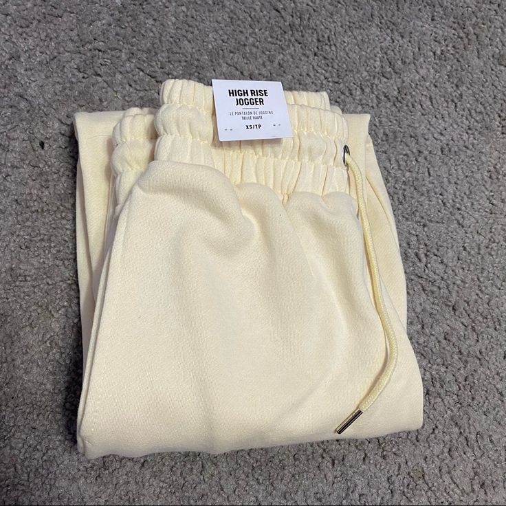 Super Cute Size Xs Cheap High Waist White Sweatpants, Joggers Aesthetic, Sporty Yellow Sweatpants For Streetwear, White Aviator Nation Sweatpants, Brandy Melville Sweatpants, Yellow Sweatpants, Yellow Joggers, Brown Sweatpants, High Waisted Sweatpants