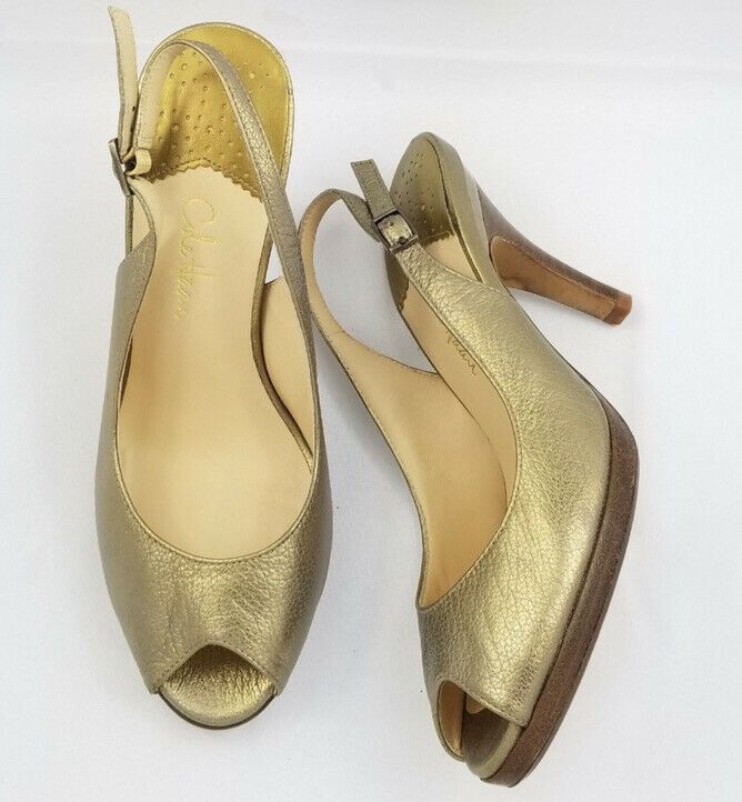 condition is pre-owned. shipped with USPS priority mail. Gold Closed Toe Heels With Padded Heel, Gold Leather Heels For Gala, Gold Heels With Removable Insole And Pointed Toe, Gold Open Toe Heels Medium Width, Classic Gold Closed Toe Heels, Gold Leather Closed Toe Heels, Gold Leather Heels With Round Toe, Gold Closed Toe Leather Heels, Gold Round Toe Leather Heels