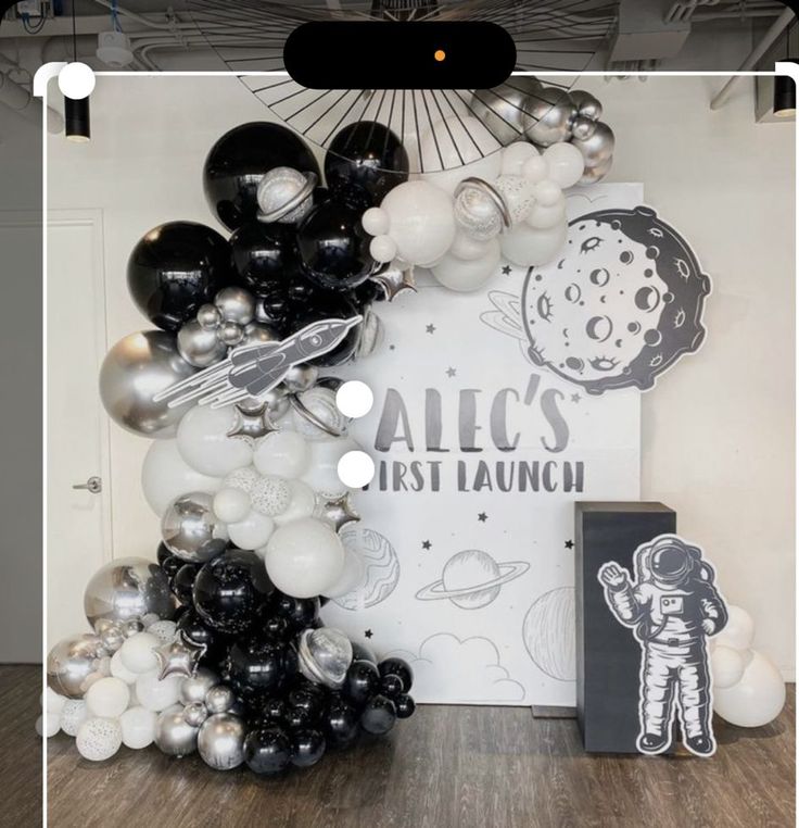 balloon arch for an astronaut themed birthday party