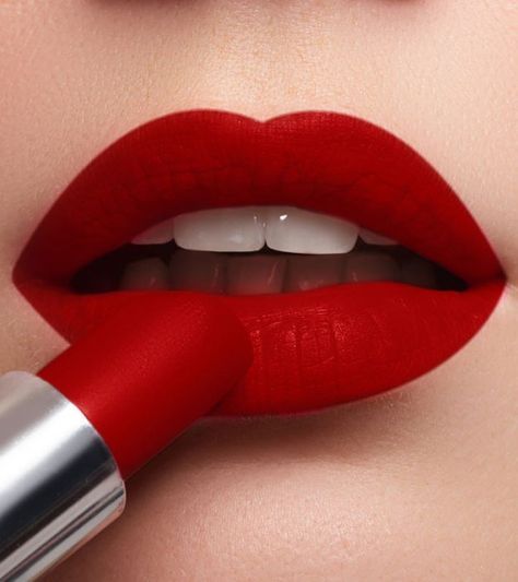 Top 18 Red Lipstick Shades For Indian Skin Available In India Makeup Bibir, Maquillage Kylie Jenner, Classic Red Lipstick, Best Matte Lipstick, Red Lipstick Shades, Best Red Lipstick, Red Lipstick Makeup, Lipstick Designs, Red Lip Makeup