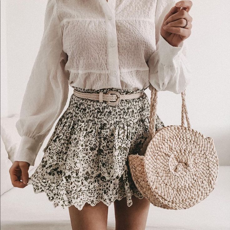 Elastic Waistband Cotton Chic Spring Skirt With Floral Embroidery, Chic Floral Embroidered Skirt For Spring, Chic Floral Embroidery Skirt For Spring, Summer Beach Skirt With Floral Embroidery, Embroidered Skirt For Summer Vacation, Casual Embroidered Skirt From Zara, Casual Embroidered Zara Skirt, Casual Embroidered Skirt By Zara, Zara Skirt For Spring Beach Outing