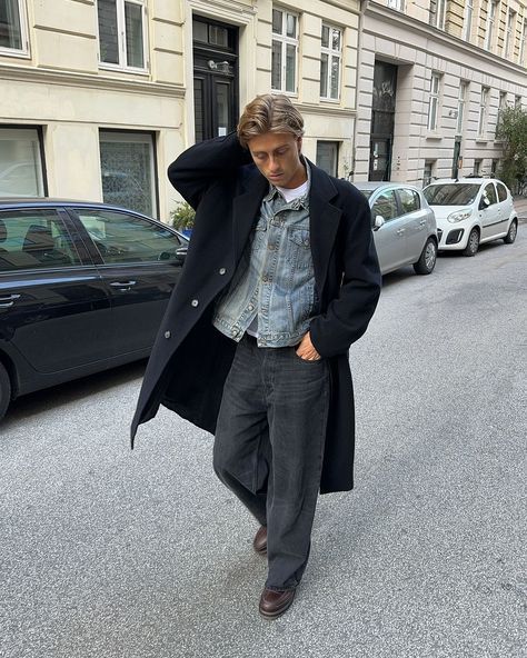 Man Coat Outfit, Winter Street Style Men, Winter Outfits Cold Men, Black Coat Outfit Men, Black Jeans Winter Outfit, Men Trench Coat Outfit, Winter Denim Jacket Outfit, Fit Pics Aesthetic, Coat Outfits Men