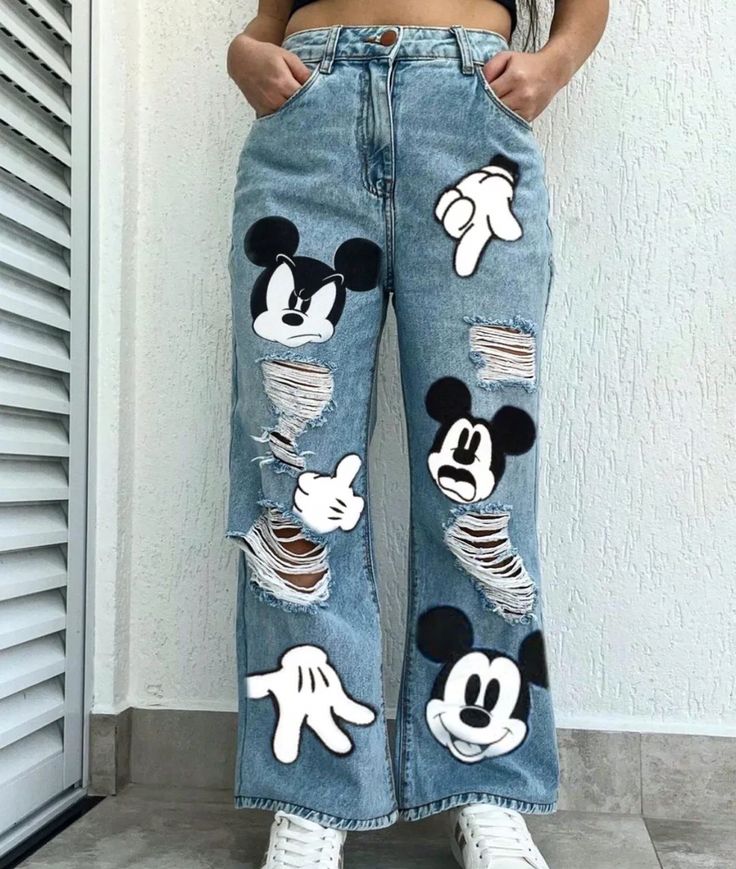 Mickey Mouse Jeans Outfit, Disney Jeans, Custom Jean Jacket, Disney Themed Outfits, Disney Jackets, Disney Jacket, Denim Art, Stylish Fall Outfits, Disney Inspired Outfits