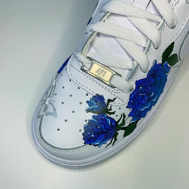 INSPIRED COLORBLOCK - Brand new with original box. - Each pair is personally handmade in UK - Free Worldwide shipping. - Each pair is 100% hand painted/hand crafted, painted with high quality Angelus leather acrylic paint. Topped with a clear coat for waterproof and scratchproof. Painted Air Force 1, Quinceanera Shoes, Royal Blue Quinceanera, Butterfly Man, Black Air Force 1, Creative Shoes, Blue Air, Custom Air Force 1, Cute Nike Shoes