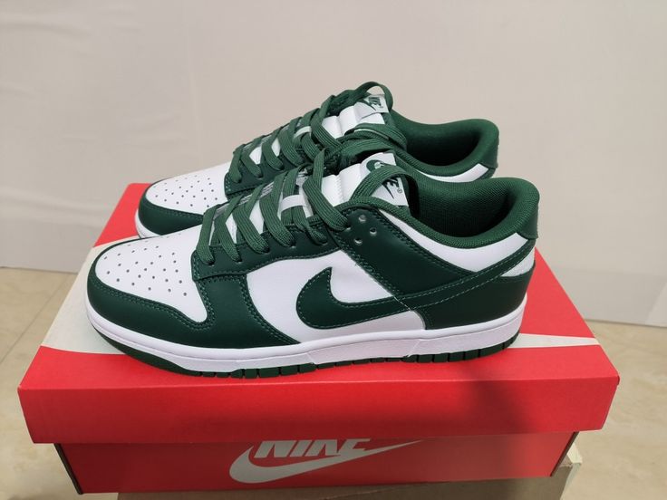 Nike Models, Green Sneakers, Shoe Inspo, Nike Green, Classic Shoes, Nike Dunk Low, Dunk Low, Nike Dunk, Custom Shoes