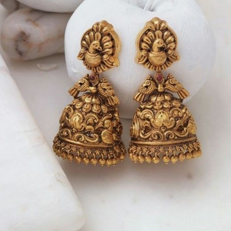 Antic Jumkas Gold, Butta Earrings Gold Latest, Daily Use Earrings, Jewelry Designs Gold, Latest Earrings Design, Temple Jewellery Earrings, Gold Jhumka, Jhumka Designs, Wedding Jewelry Sets Bridal Jewellery