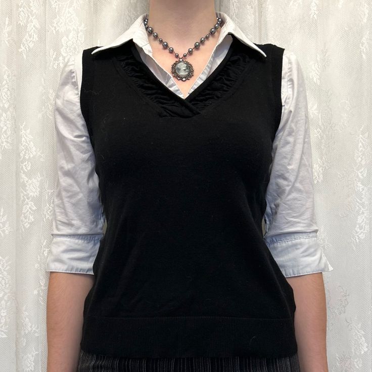 2000s Dark Academia Japanese Style Preppy Y2K Black Layered Top #darkacademia #darkacademiaaesthetic #spencerhastings #prettylittleliars #preppy #preppyy2k Dark Academia Japanese, Dark Academia Sweater, Y2k Dark Academia, Academia Sweater, Black Knitted Vest, Office Corporate, Dark Academia Outfit, Love Jeans, 2000s Fashion Outfits