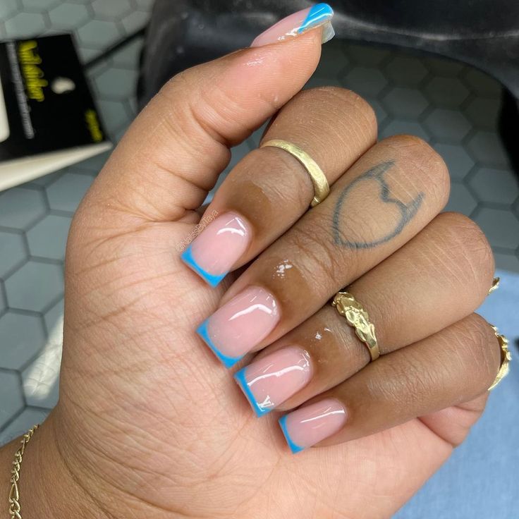 Short Color Acrylic Nails, Short Powder Nails Square, Short Nails With Tips, Birthday Nails Inspiration Simple, Trendy Nails Tips, Short Nail Freestyle, How To Style Short Hair Black Women, Color Tip Nails, Short Nails Black Women