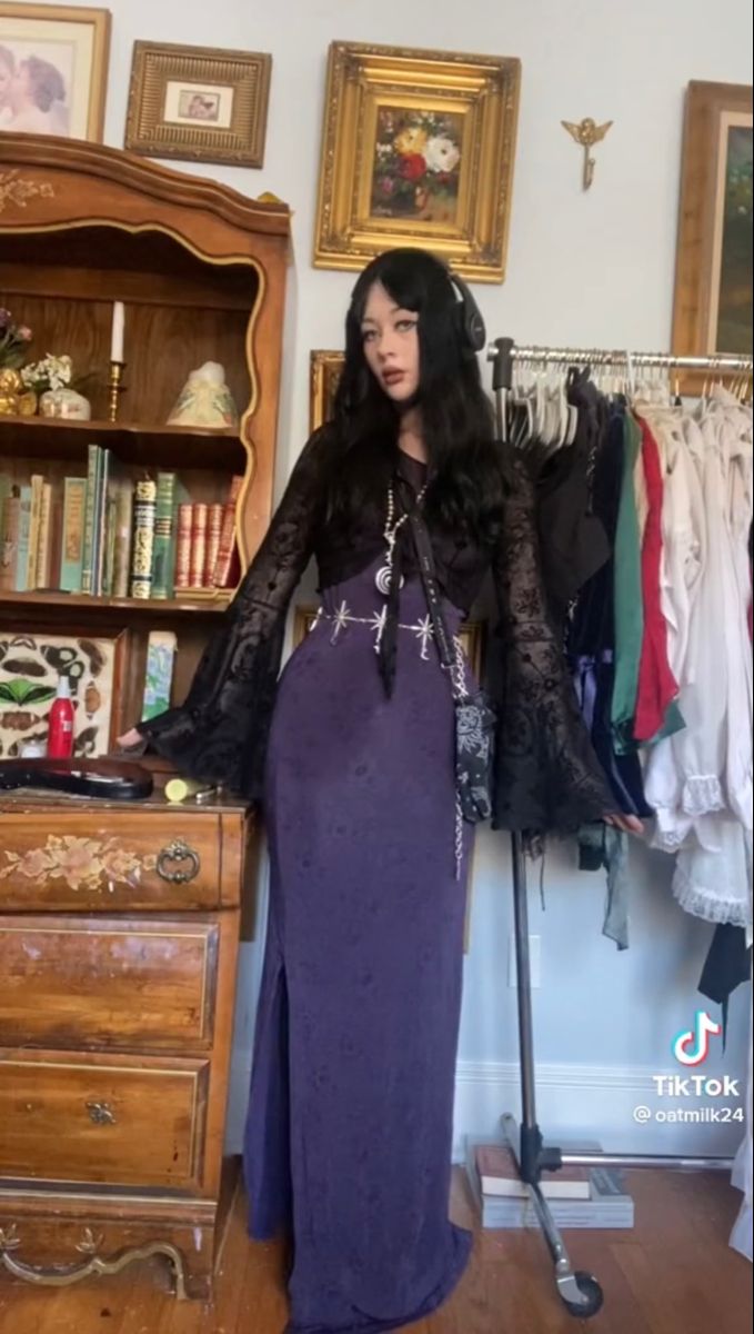 Vintage Halloween Costumes, Whimsigoth 90s, Witchy Outfits, Hippie Goth, Visual Inspiration, Mode Inspo, Gothic Outfits, Goth Outfits, Alternative Outfits