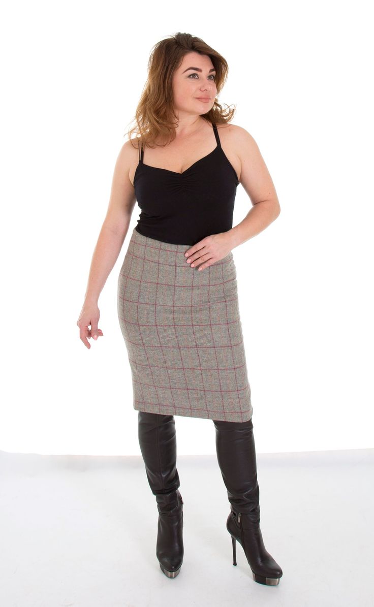 Siio tweed Pencil skirt  100% wool Dry clean or hand wash. Fitted Tweed Skirt For Office, Office Tweed Mini Skirt, Tweed Lined Skirt For Fall, Winter Office Tweed Skirt, Office Tweed Skirt With Lining, Tweed Lined Skirt For Workwear, Chic Tweed Pencil Skirt, Tweed Pencil Skirt For Office, Elegant Plaid Skirt For Work