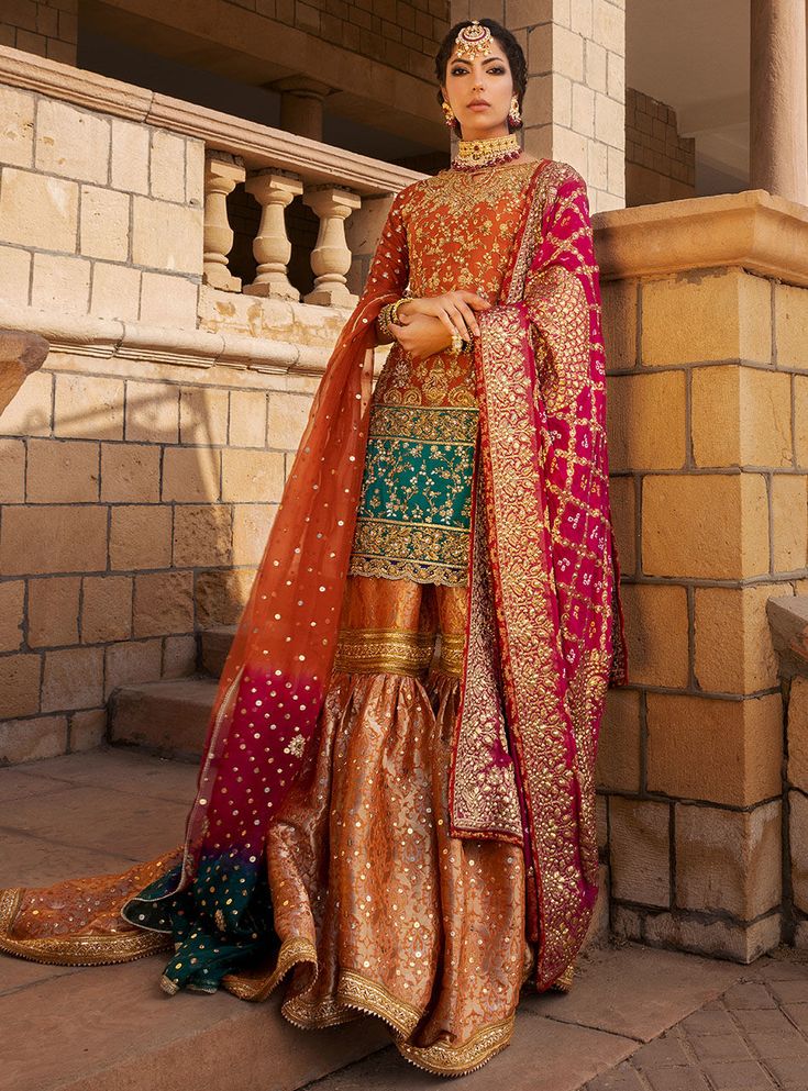 Luxury Bridal Indian Dress in Gharara Kameez Gharara Designs, Pakistani Culture, Mehndi Dress, Newly Wed, Bridal Dresses Pakistan, Hair Upstyles, Pakistani Fashion Party Wear, Bridal Dress Fashion, Pakistani Dress