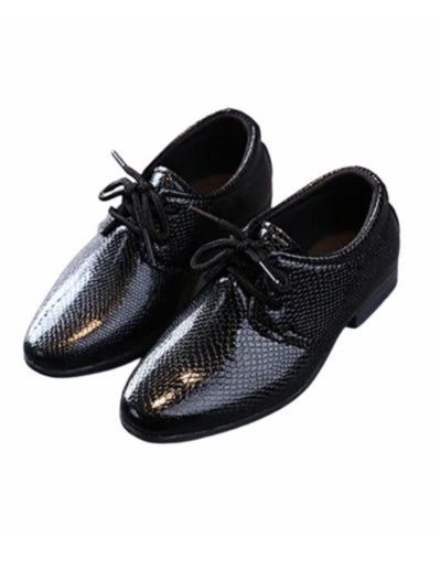 About this item 💯High-Quality Leather: Crafted from high-quality leather, these shoes ensure durability and a polished appearance for special occasions. 👍Comfortable Fit: Designed for a comfortable fit, these dress shoes offer support and ease of movement, keeping your boy at ease during formal events. 🤩Versatile Formal Wear: Perfect for weddings, parties, or any special event, these dress shoes effortlessly elevate your boy's formal wardrobe. 😉Easy to Style: With their classic design, these Shoes Elegant, Oxford Dress Shoes, Oxford Dress, Black Leather Shoes, Gentleman Style, Formal Attire, Black 7, Polished Look, Boys Shoes