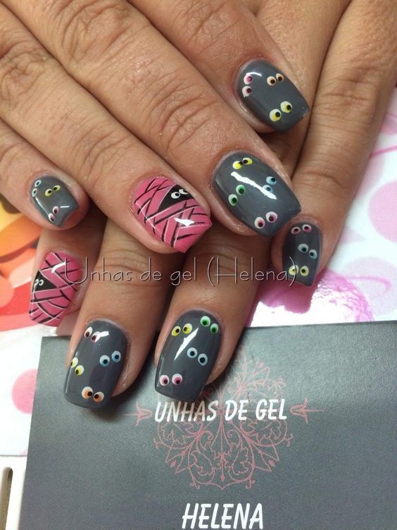 20 TRENDY HALLOWEEN NAILS - julsweek Mummy Nail Designs, Short Halloween Nails 2023, Halloween Toenail Designs, Nail Designs Halloween Fall, Halloween Pedicure Ideas, Trick Or Treat Nails, Disney Halloween Nails Design, Cute Halloween Nails Short, Pastel Halloween Nails