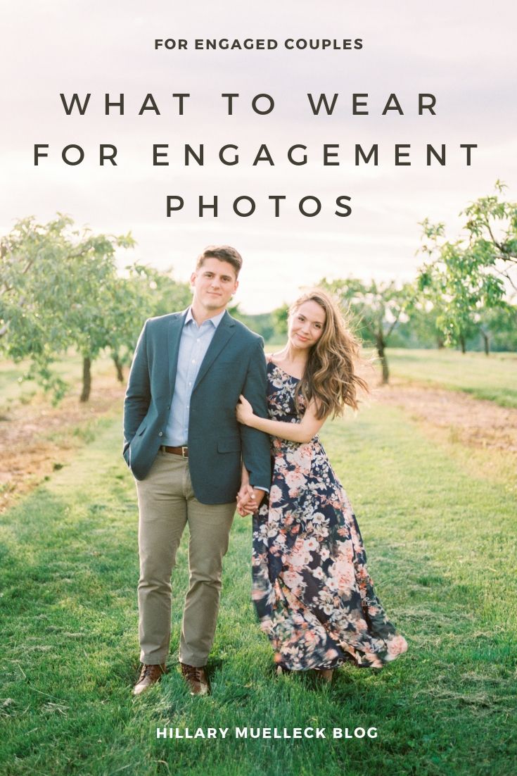 a man and woman standing next to each other in front of an apple orchard with the words what to wear for engagement photos