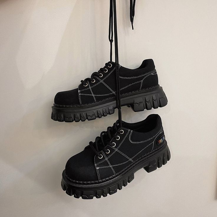 Boots Shoes Women, New Student, All Black Shoes, Chunky Shoes, Y2k Aesthetic Outfits, Aesthetic Shoes, Swag Shoes, Baggy Pants, Chunky Sneakers