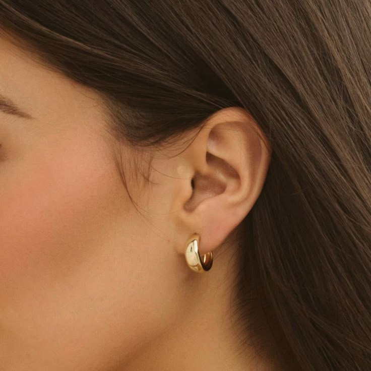 *Buy 2 items, Get 15% OFF your order. Coupon applied at checkout.* Create an effortless look with our small dome hoop earrings. The perfect everyday lightweight hoop to add style to your outfits. These small chunky hoops come in high quality 18k gold plating. 18K Gold Hoop Earrings Small Hoop Earrings Chunky Hoop Earrings Statement Earrings Small Chunky Hoops Gold Hoops Gold Earrings Gift for Her   - Hypoallergenic  - Diameter: 15.5 mm. - Thickness: 6 mm. - Made in 14k gold plated - 1 Year warra Simple Gold Hoop Earrings, Chunky Gold Earrings, Hoop Earrings Chunky, Thick Gold Hoops, Earrings Small Hoop, Jewelry Product Shots, 14k Gold Hoop Earrings, Small Gold Hoop Earrings, Chunky Hoop Earrings