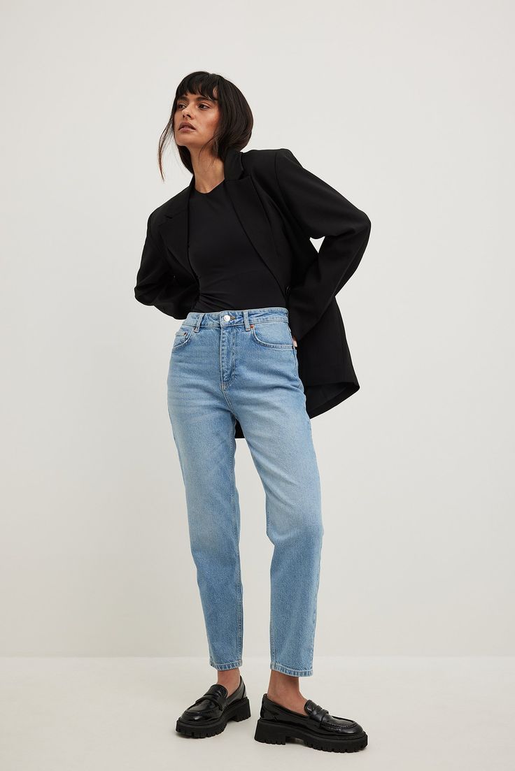 These mom jeans are stretchy and feature a high waist. They have a five-pocket design and raw details. Inseam Length in Size 36: 69 cm / 27 in. Waist in Size 36: 35,5 cm / 13.97 in. Seat in Size 36: 46,5 cm / 18.3 in. Light Blue Mom Jeans Outfit Winter, Ripped Mom Jeans Outfit, Light Jeans Outfit, Mom Jeans Outfit Winter, Womens Low Rise Jeans, Straight Jeans Outfit, Mom Jeans Ripped, Jeans Outfit For Work, Mama Jeans