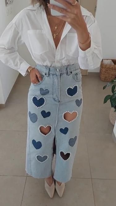 Cute Denim On Denim Outfits, Jean Recycle Ideas Diy Fashion, Design Jeans Diy Ideas, Creative Jeans Ideas Diy Fashion, Diy From Old Jeans, Turning Old Clothes Into New Ideas, Diy Fashion Crafts, Creative Jeans Design, Upcycling Fashion Designers