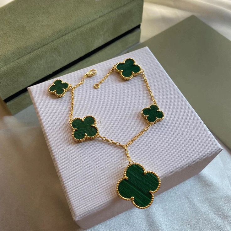 Add a touch of elegance to your look with our Clover Bracelet featuring 5 stunning motifs of malachite and gold. The perfect accessory for any occasion, this bracelet will bring you good luck and fortune wherever you go. Elevate your style with this beautiful and meaningful piece. ADDITIONAL INFORMATION Color: Pink Gold Stone: Malachite Ref. od903 Material:- 925 Sterling Silver - 18k Gold Plated- 18k Real Gold ( contact us via instagram) Length: 19 cm Our replica products are committed to qualit Green Luxury Bangle Jewelry, Luxury Green Bangle Bracelets, Elegant Green Gold-plated Bracelet, Luxury Green Gold Bracelet As A Gift, Luxury Green Gold Bracelet For Gift, Formal Green Gold Bracelet, Luxury Gold Plated Green Jewelry, Elegant Green Gold Bracelet Gift, Trinity Bracelet