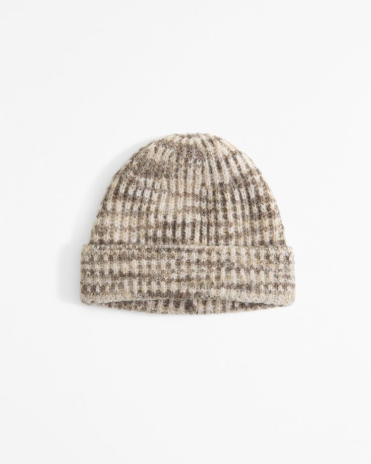 Super soft and warm tall beanie in our cozy cotton-blend fabric, with folded brim and all-over ribbed texture for maximum comfort and warmth. Mens Beanie, Man Up, Ribbed Texture, Athletic Fits, Men's Accessories, Swimwear Accessories, Jacket Tops, Abercrombie Fitch, Oatmeal