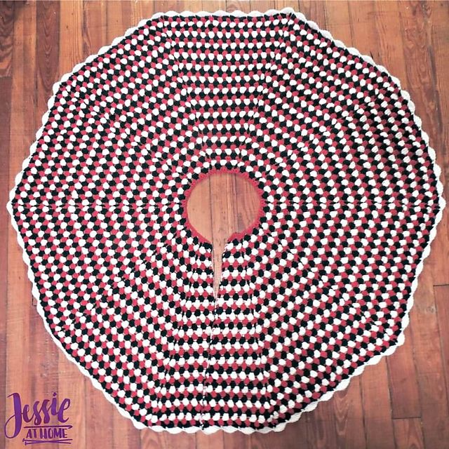 a black and white rug on the floor with a red circle in the middle,