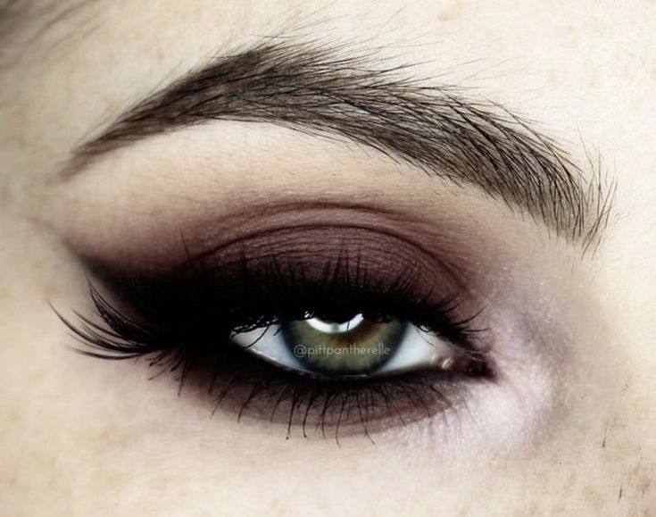 Victorian Eye Makeup, Gothic Wedding Makeup Looks, Punk Wedding Makeup, Cute Dark Eyeshadow Looks, Dramatic Eye Makeup For Hazel Eyes, Dark Makeup Wedding, Gothic Make Up Looks, Dark Eye Makeup For Blue Eyes, Negative Space Eyeliner