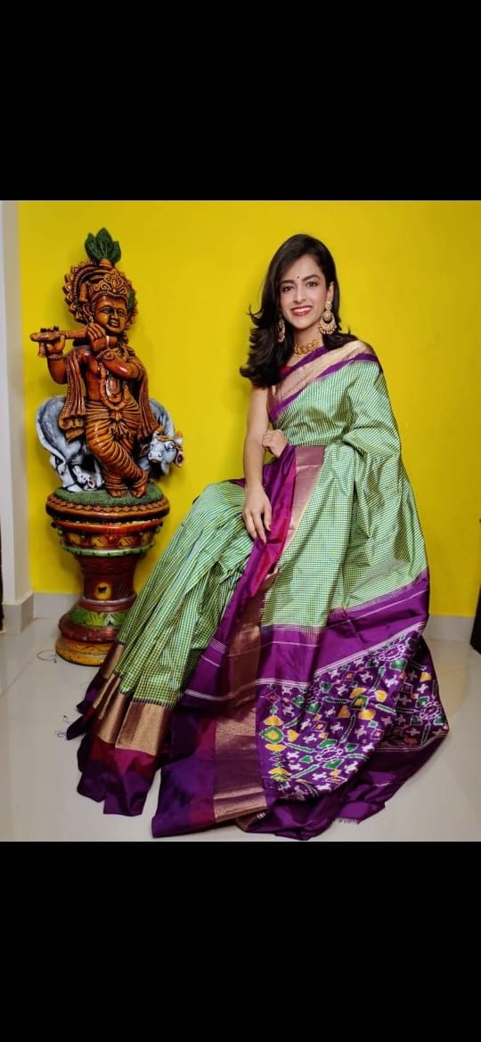 Ikkat Dresses, Blouse Measurement, Elegant Blouse Designs, Pure Silk Saree, Silk Saree With Blouse, Pochampally Sarees, Ikkat Saree, Ikkat Silk Sarees, Saree With Blouse