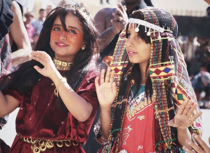 Yemeni Culture, Yemeni Clothes, Yemeni People, South Yemen, Arab Dress, Culture Day, Indian Bride Outfits, Arab Culture, Actress Without Makeup