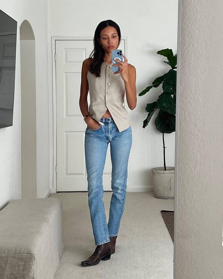 Cowboy Boots And Jeans Outfit, Classic Fall Fashion, Tylynn Nguyen, Classic Fall Style, Fall Fashion Staples, Transitional Fashion, Fashion Makeover, Types Of Jeans, All Black Looks