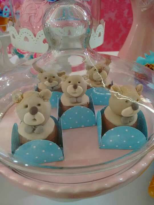 there are cupcakes with teddy bears on them