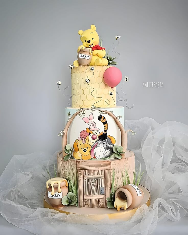 a winnie the pooh birthday cake is on display