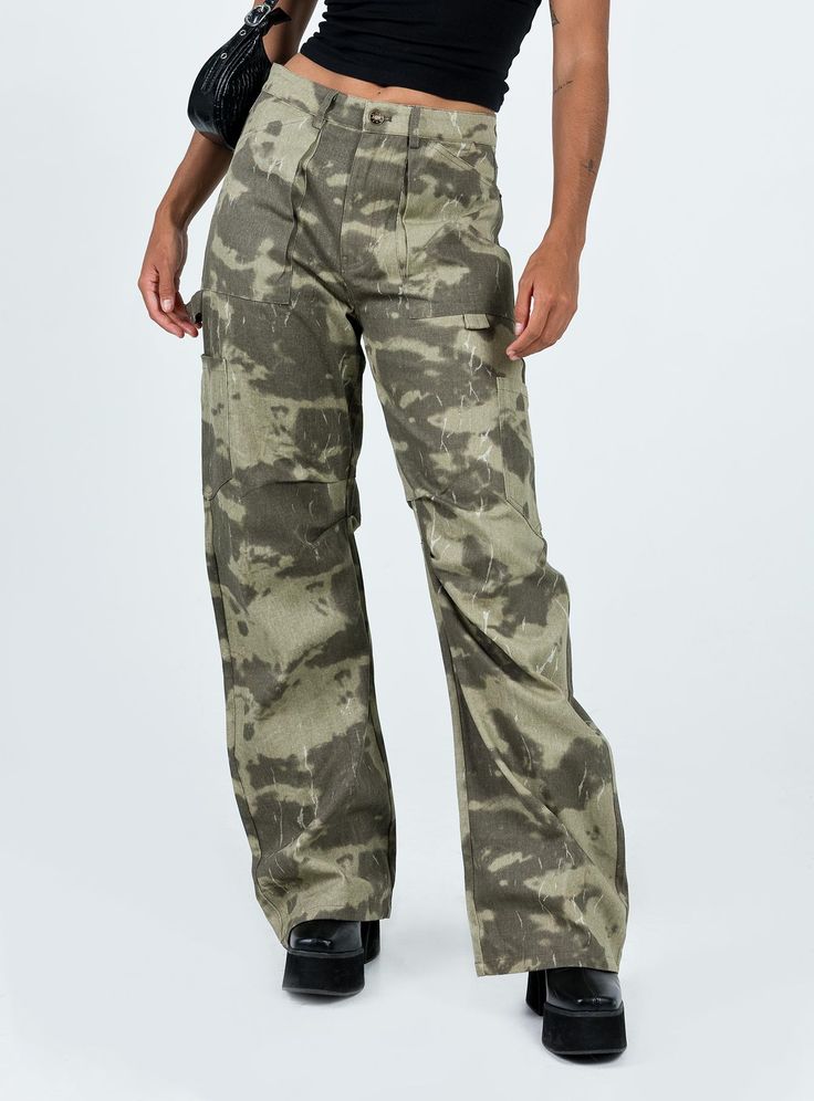 Pants Oversized fit 100% cotton Length of size AU 8 waist to hem: 111cm / 43.7" @saskiateje i s wearing a size US 2 / AU 6 Tamika is wearing a size US 2 / AU 6 Camouflage print Cargo pants style Zip & button fastening Belt looped waist Oversized pockets Pleated detail on inner leg Wide leg Non-stretch Unlined Cargo Pants Style, Oversized Pockets, Festival Pants, Coachella Outfit, Miami Vice, Sweatshirt Set, Camouflage Print, Pants Style, Outerwear Outfit