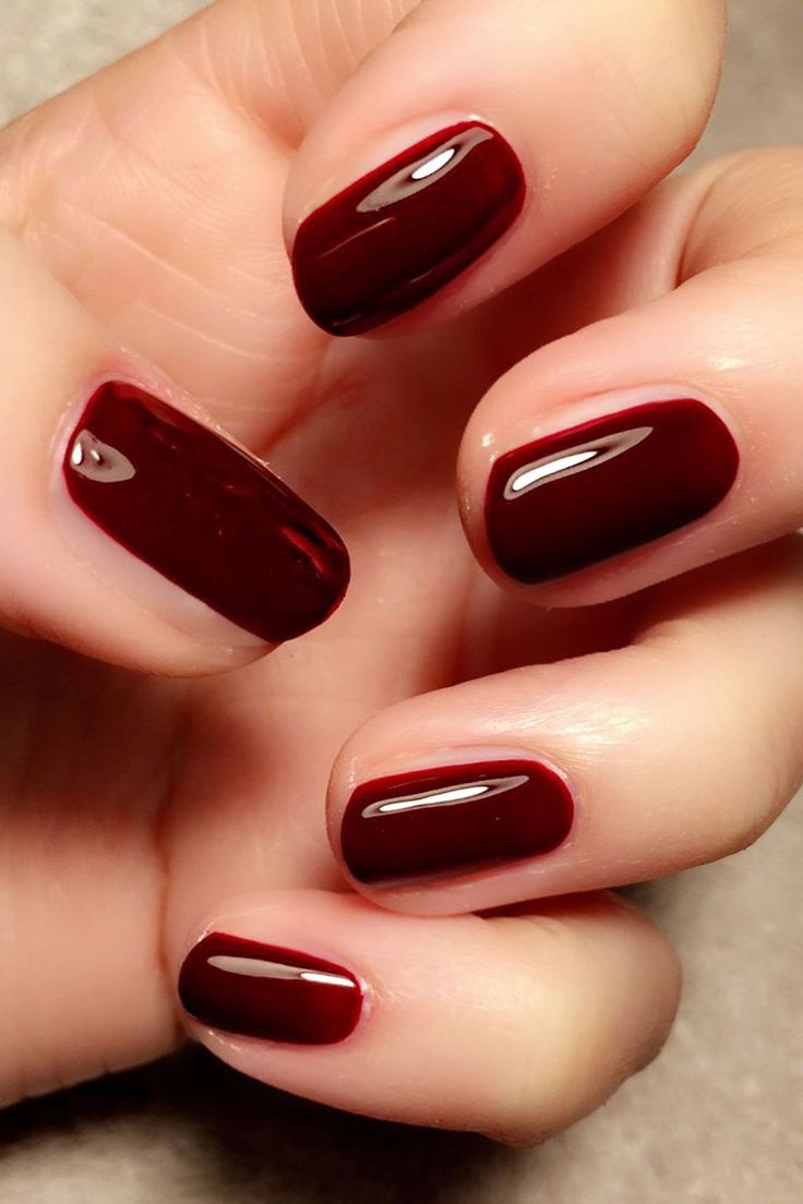 “The Italian is inspired by my mom. Start with a block colour on your nail bed, leaving the sides blank to elongate the nail. It's super elegant.” Italian Manicure Nails, Block Colour Nails, Italian Manicure, Italian Nails Trends, Minimal Manicure, Minimal Trend, Nail Collection, Cute Simple Nails, Nail Polish Brands