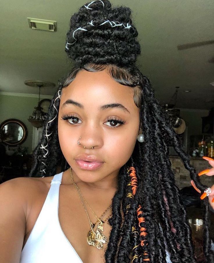 Pretty Locs Hair Styles For 12 Year, Locs With Edges, Locs Bun, Trendy We Fryzurach, Twisted Hair, Faux Locs Hairstyles, Peinados Recogidos, Beautiful Hairstyles, Girls Hairstyles Braids