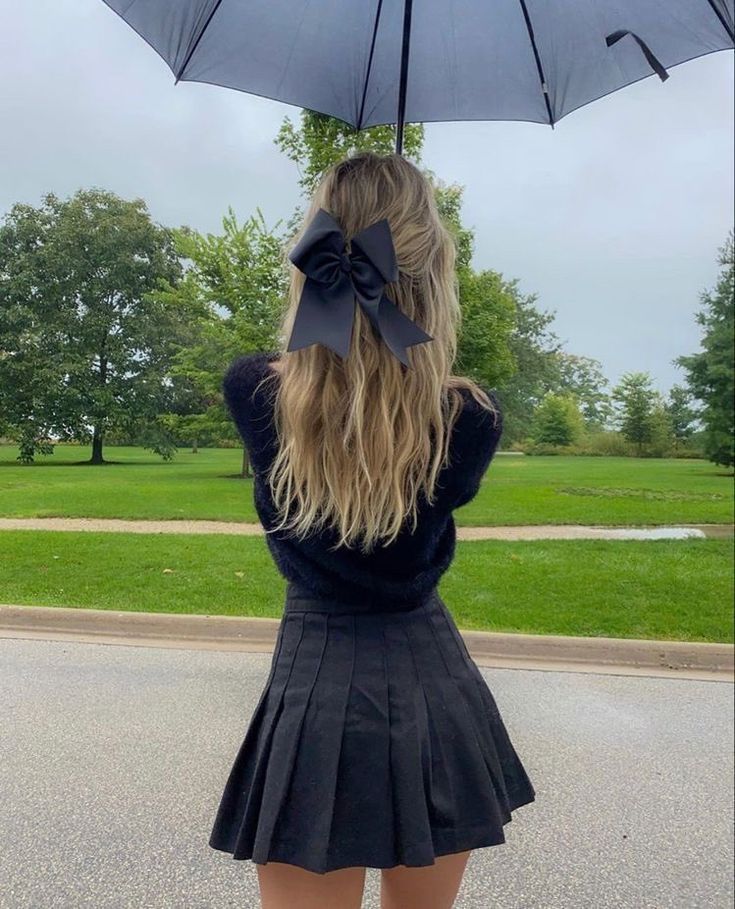 Lexi Mars, Private School Uniforms, Boarding School Aesthetic, School Uniform Outfits, Your Favorite, Rain Rain, Preppy Aesthetic, Rory Gilmore, Blair Waldorf