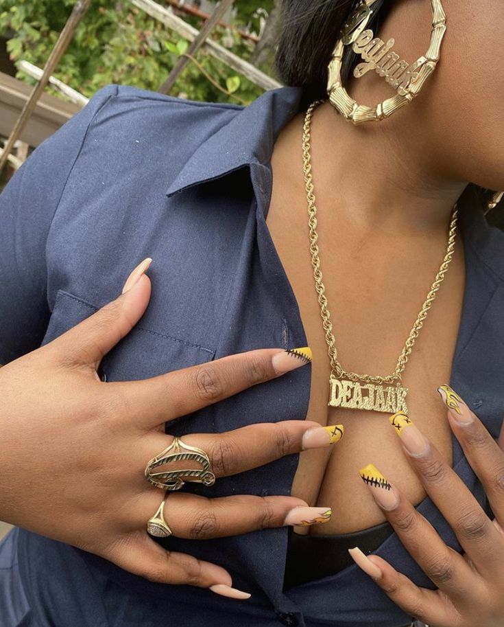 Jewlrey Aesthic Black Women, Gold Jewelry On Black Women, Custom Gold Jewelry, Dope Jewelry Accessories, Cute Couple Gifts, Expensive Jewelry Luxury, Necklaces And Bracelets, Jewelry Accessories Ideas, Dope Jewelry