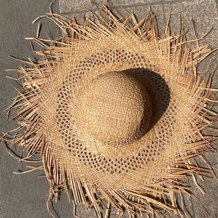 This beautiful hat will protect you from the sun as well as complete your look and make it interesting! It's the perfect accessory for walking, traveling and relaxing! Material: Straw Material: Raffia Hat Fashion Women, Raffia Sun Hat, Vacation Hat, Womens Beach Hat, Womens Straw Hats, Intellectual Property Rights, Summer Hats Beach, Summer Straw Hat, Straw Hat Beach