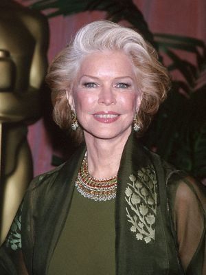 Pictures & Photos of Ellen Burstyn Blonde Hightlights, Ellen Burstyn, Native American Ancestry, Older Women's Hairstyles, Requiem For A Dream, Grey Hair Inspiration, Short Grey Hair, Pennsylvania Dutch, Ageless Style