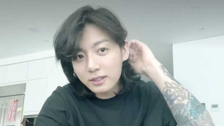 Bts Laptop Wallpaper, Jungkook Weverse Live, Jungkook Weverse, Jungkook Live, Bts Ot7, Wallpaper Laptop, The Music Industry, Jungkook Aesthetic, Beautiful Long Hair