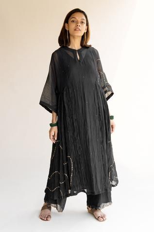 Shop for Nirjara Black Chanderi Cotton Shabnam Kurta And Palazzo Set for Women Online at Aza Fashions Sitara Work, Kurta And Palazzo, Embroidered Hem, Palazzo Set, Scallop Hem, Cotton Kurta, Black Flare, Fashion App, Key Hole