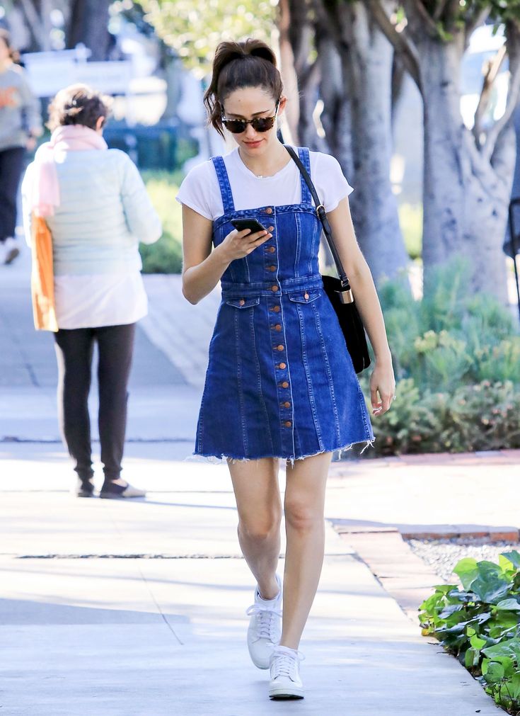 20 Denim Dresses That You’ll Wear Everywhere Denim Jumper Outfit Ideas, How To Style A Denim Dress, Blue Jean Dress Outfit, Denim Pinafore Dress Outfit, Denim One Piece Dress, Denim Jumper Outfit, Jean Dress Outfit, Jeans Dress Outfit, Denim Dress Style