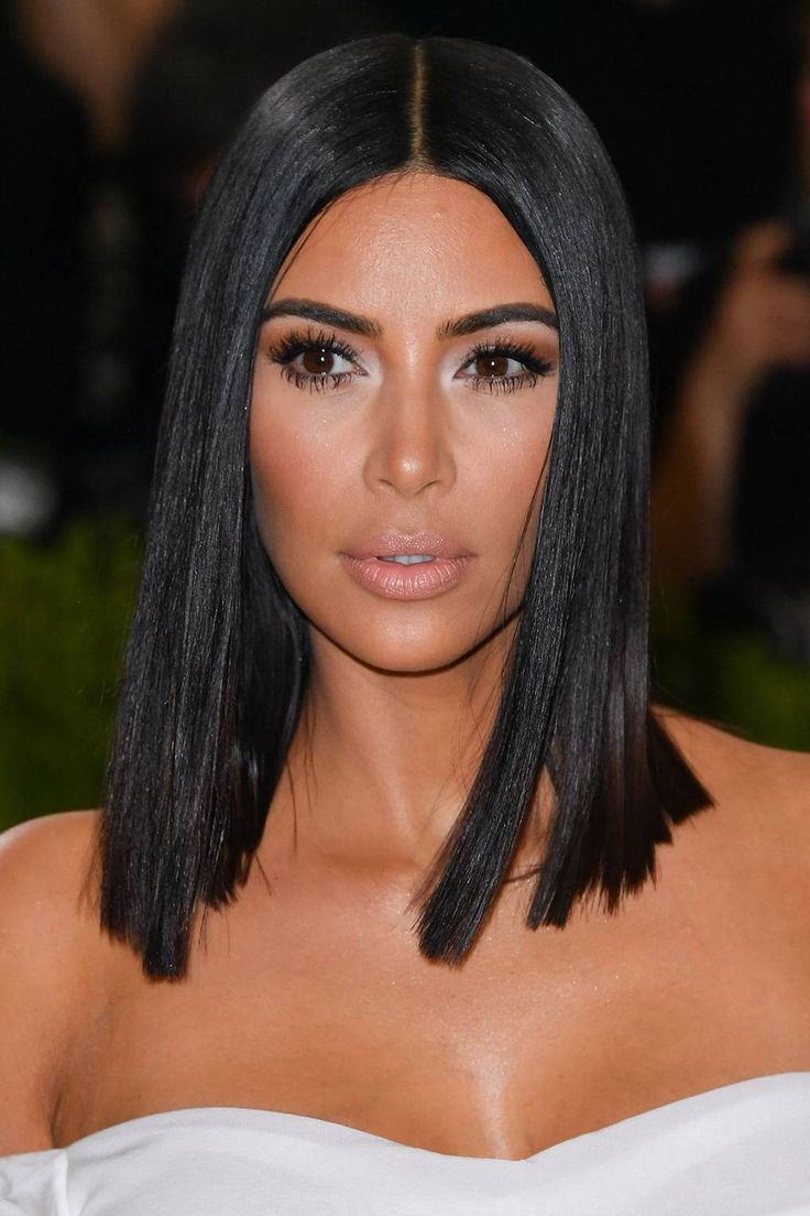 Kim K Short Hair, 90s Highlights, Kardashian Short Hair, Highlights Grey Hair, Kim Kardashian Short Hair, Shoulder Length Black Hair, Medium Black Hair, Highlights Grey, Sleek Short Hair