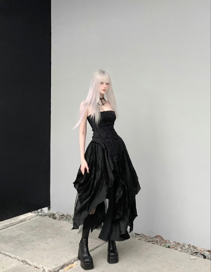 Acubi Dress, Become A Fashion Designer, Black Dresses Classy, Batik Fashion, Prom Dress Inspiration, Layered Fashion, Wedding Dress Inspiration, Edgy Outfits, Casual Street Style