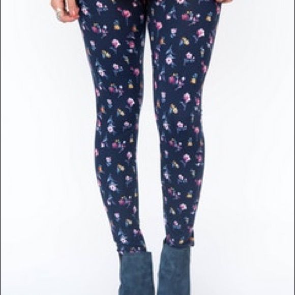 Navy Leggings With Small Floral Design. Offers Welcome. Trendy Floral Print Bottoms For Loungewear, Trendy High Rise Spring Leggings, Trendy High Rise Leggings For Spring, Spring Casual Elastane Jeggings, High Waist Floral Print Bottoms For Loungewear, Fitted Cotton Bottoms With Floral Print, Spring Leggings With Elastic Waistband, Stretch Floral Print Pants For Loungewear, Fitted Casual Leggings For Spring