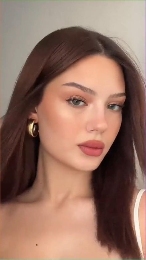 Makeup Teenager, Teenage Makeup, Makeup Tutorial Easy, Quick Makeup Routine, Latte Makeup, Simple Makeup Look, Quick Makeup Tutorial, Dry Skin Makeup, Light Makeup Looks