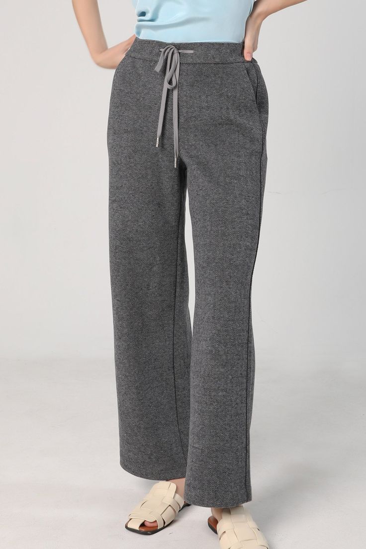 Stay Comfortable and Stylish with our Straight Leg Sweatpants Perfect for living in, these cozy sweatpants are also stylish. They're warm enough to be worn out in cool weather. The raw cut side seam elongates your legs. Features a wide waist band with drawstring and side pockets. Style #: WWSI901 Comfort Waistband Full-length Sweatpants For Leisure, Leisure Full-length Cotton Sweatpants, Stretch Cotton Full-length Sweatpants, Comfort Waistband Cotton Wide-leg Sweatpants, Versatile Full-length Sweatpants With Comfort Waistband, Cozy Sweatpants, Heather White, Straight Leg, Sweatpants