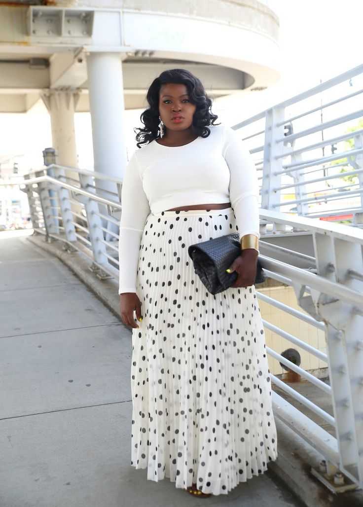 Summer Style: Polka Dot Maxi & CropTop Look Plus Size, Maxi Skirt Outfits, Wear Crop Top, Outfit Jeans, Mode Casual, Moda Plus, Plus Size Fashion For Women, Mode Inspo, Maxi Skirts