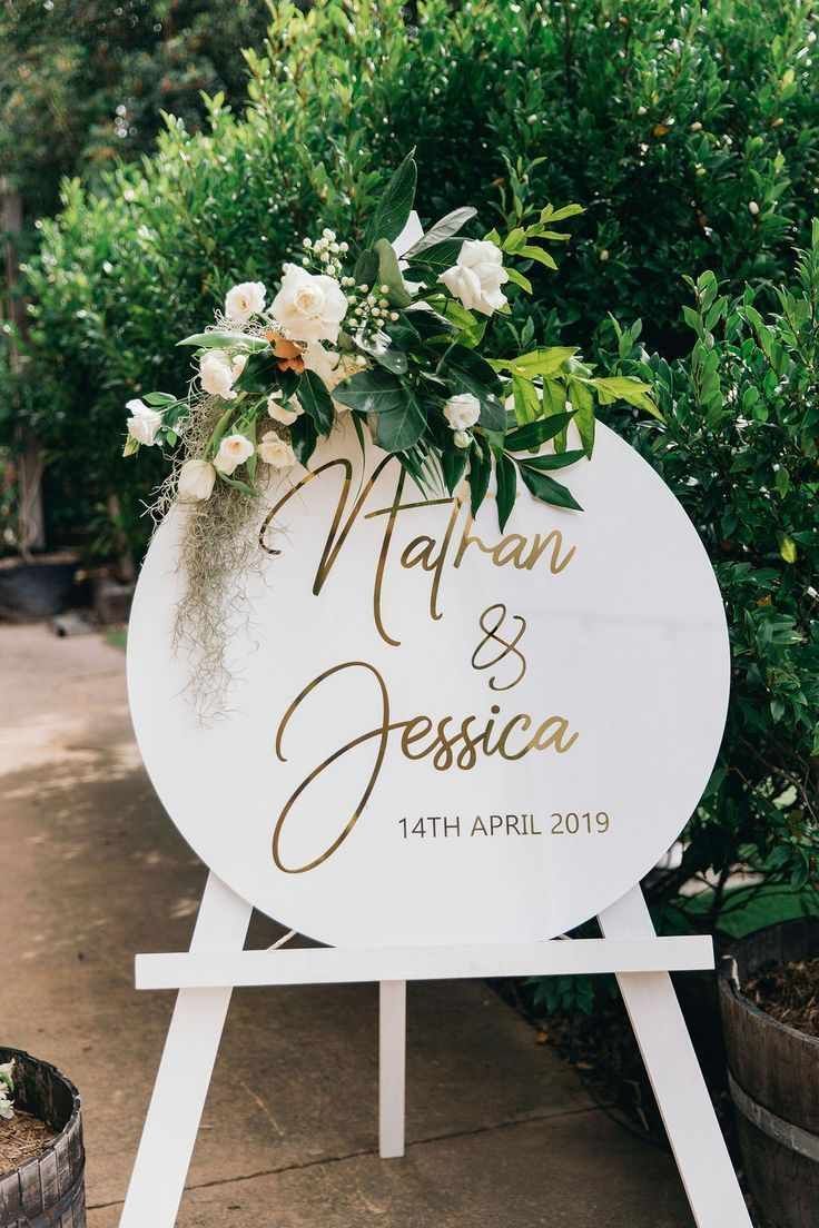 17-03-2022 / 4:00 a 7:00 PM 
Edificio Nogales de Navarra - Salón Social
Favor confirmar asistencia 3112315503 Wedding Welcome Board, Wedding Backdrop Design, Wedding Entrance, Engagement Decorations, Outdoor Wedding Decorations, Welcome To Our Wedding, Stage Decorations, Wedding Stage, Wedding Welcome Signs