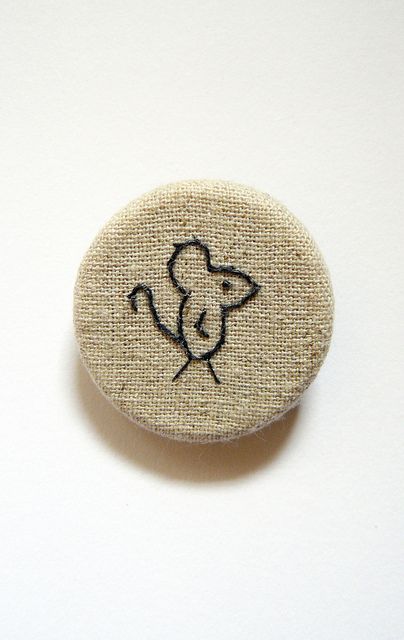 a small button with a mouse drawn on it